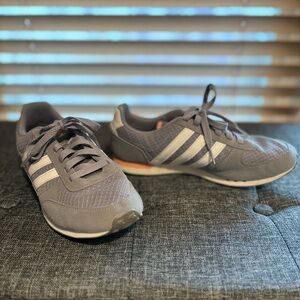 Adidas vintage sneakers